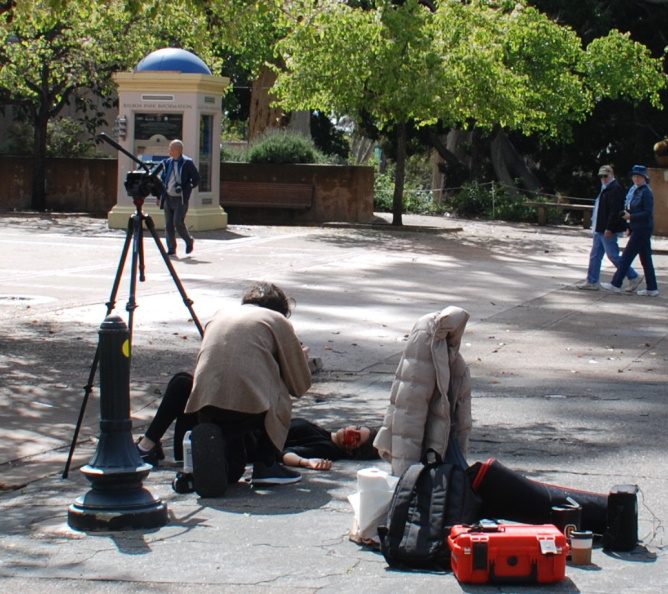 2-z-horror-on-sidewalk